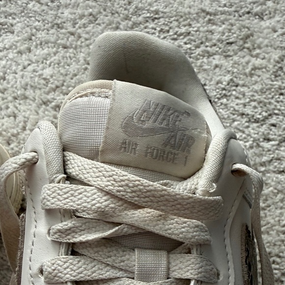 Nike Air Force 1 ’07 Women’s – Phantom / Light Iron Ore – Snakeskin Swoosh – Siz - Picture 4 of 6